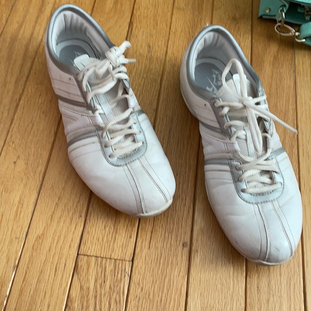 NIKE white comfy shoes!